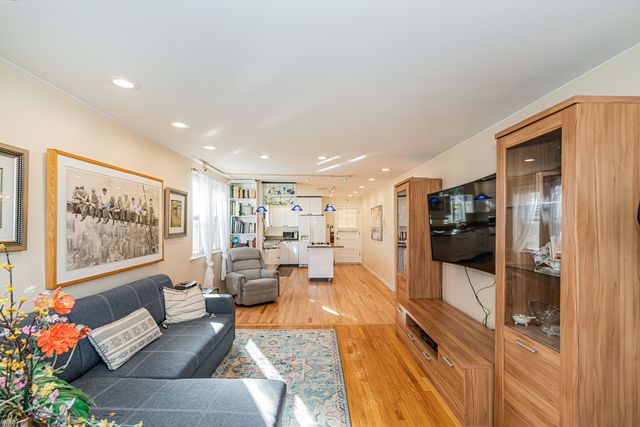 3254 N NAGLE Avenue, Chicago, IL 60634
