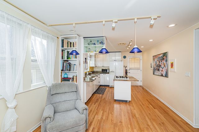 3254 N NAGLE Avenue, Chicago, IL 60634