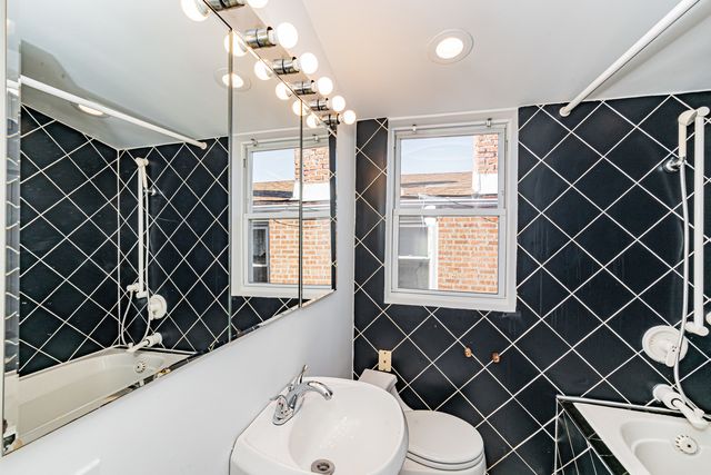 3254 N NAGLE Avenue, Chicago, IL 60634
