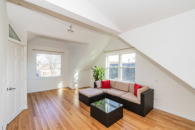 3254 N NAGLE Avenue, Chicago, IL 60634