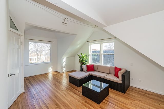 3254 N NAGLE Avenue, Chicago, IL 60634