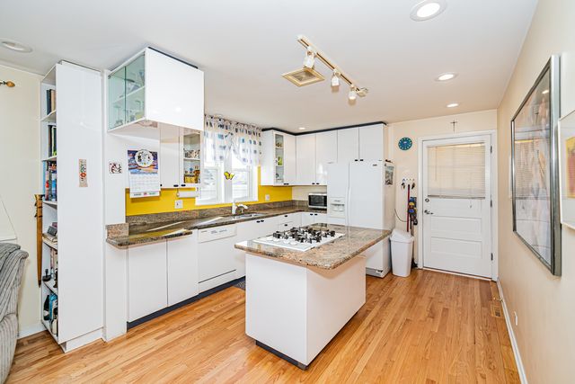 3254 N NAGLE Avenue, Chicago, IL 60634