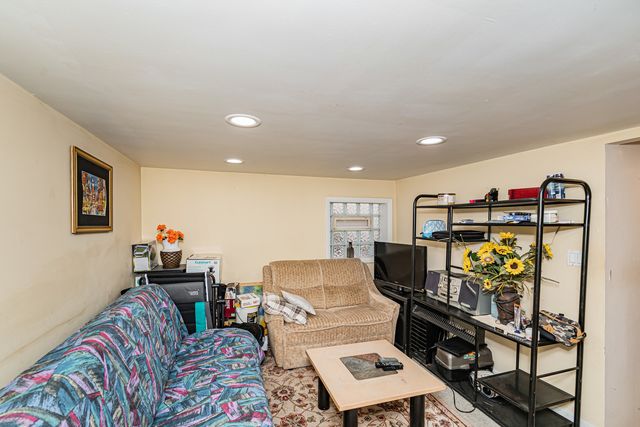 3254 N NAGLE Avenue, Chicago, IL 60634
