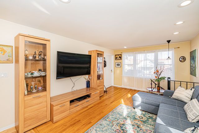3254 N NAGLE Avenue, Chicago, IL 60634