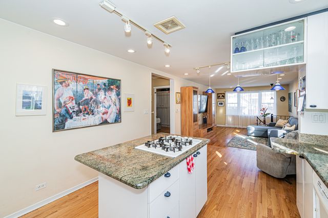 3254 N NAGLE Avenue, Chicago, IL 60634