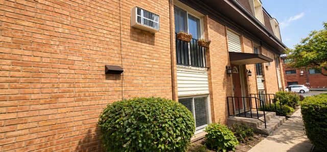 1243 Washington Street E C304, Des Plaines, IL 60016