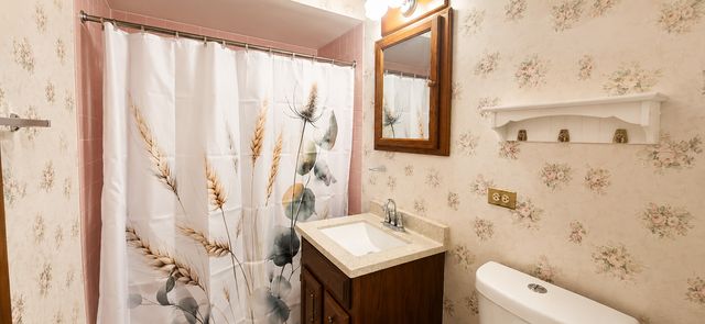 1243 Washington Street E C304, Des Plaines, IL 60016