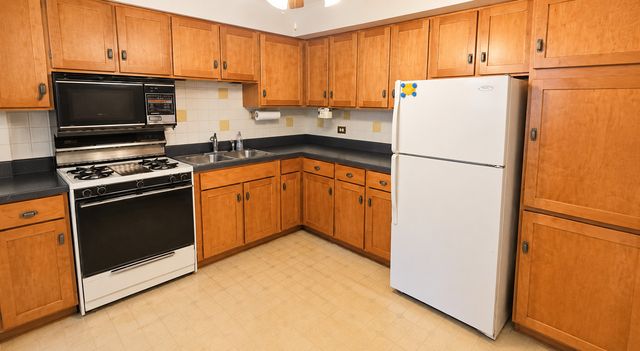 1243 Washington Street E C304, Des Plaines, IL 60016