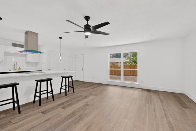 1813 Legend, Garland, TX 75040