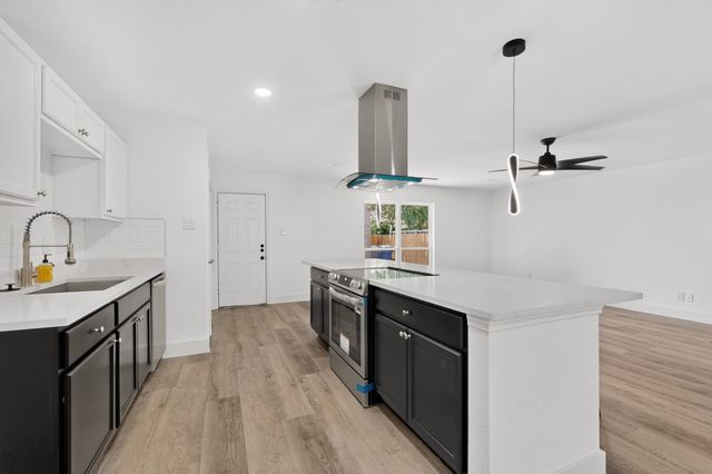 1813 Legend, Garland, TX 75040