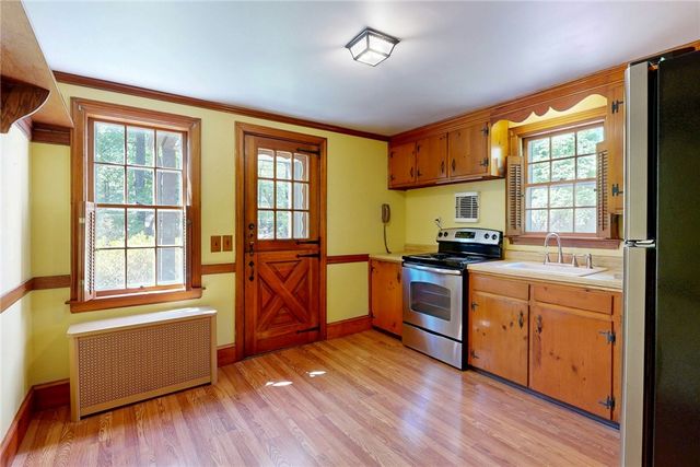 43 Cowesett Road, Warwick, RI 02886
