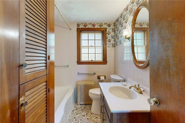 43 Cowesett Road, Warwick, RI 02886
