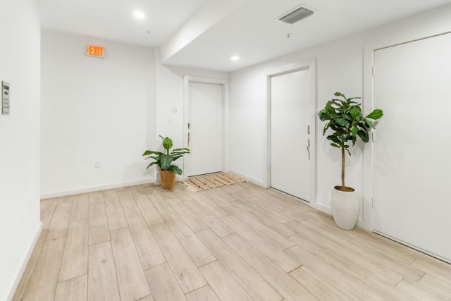 51 SE 19th Avenue 301, Deerfield Beach, FL 33441