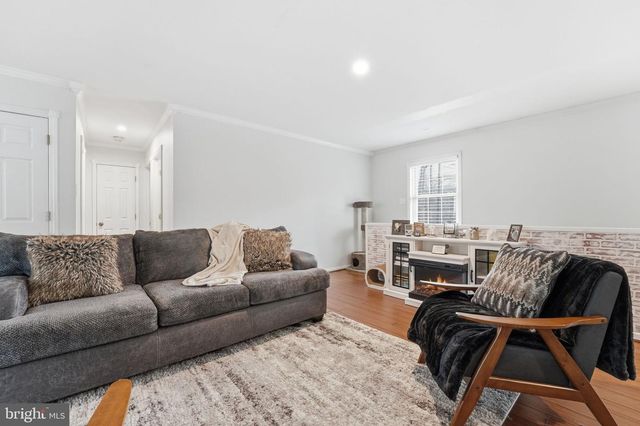 207 LAUREL DR, Cross Junction, VA 22625