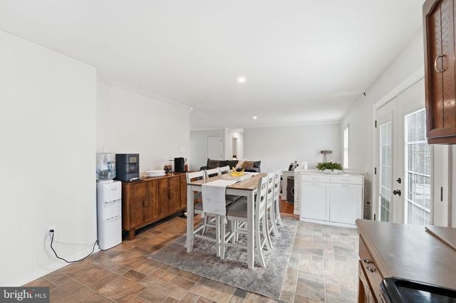 207 LAUREL DR, Cross Junction, VA 22625