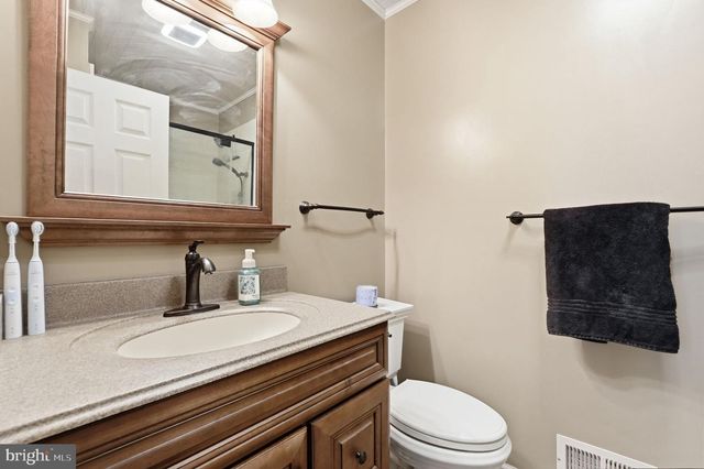 207 LAUREL DR, Cross Junction, VA 22625