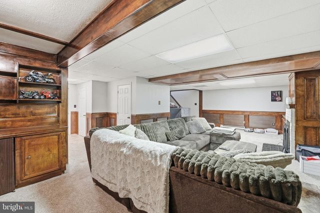 207 LAUREL DR, Cross Junction, VA 22625