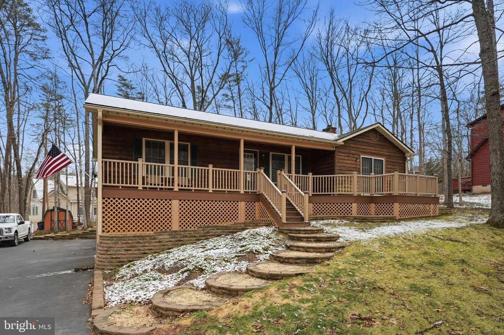 207 LAUREL DR, Cross Junction, VA 22625