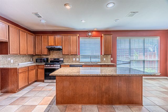 6801 Amesbury Lane, Rowlett, TX 75089