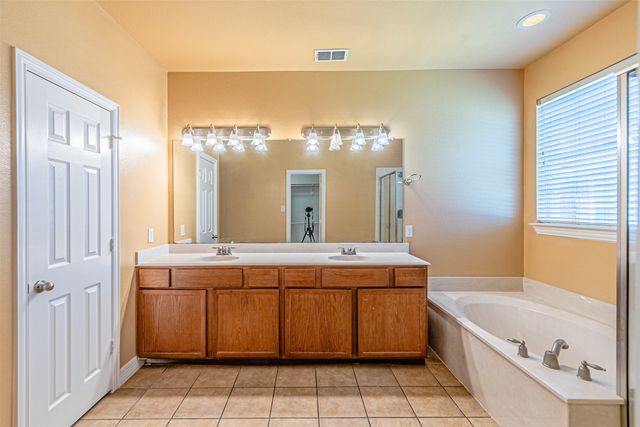 6801 Amesbury Lane, Rowlett, TX 75089
