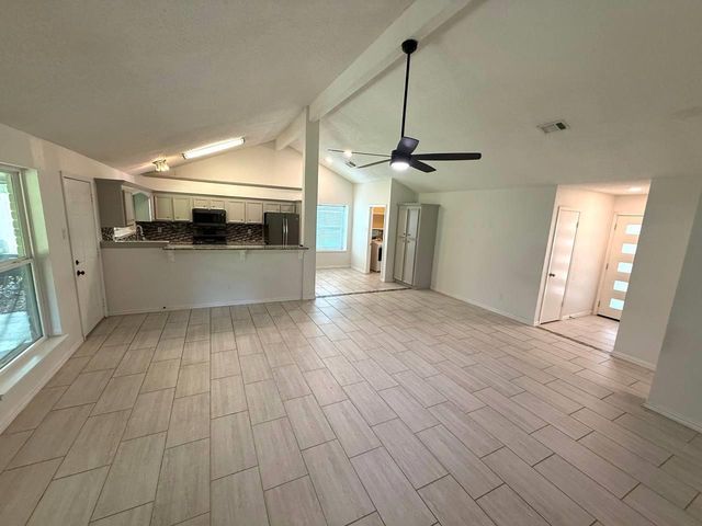 646 Fair Oak Drive, Stafford, TX 77477