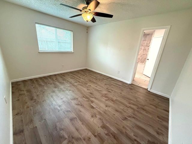 646 Fair Oak Drive, Stafford, TX 77477