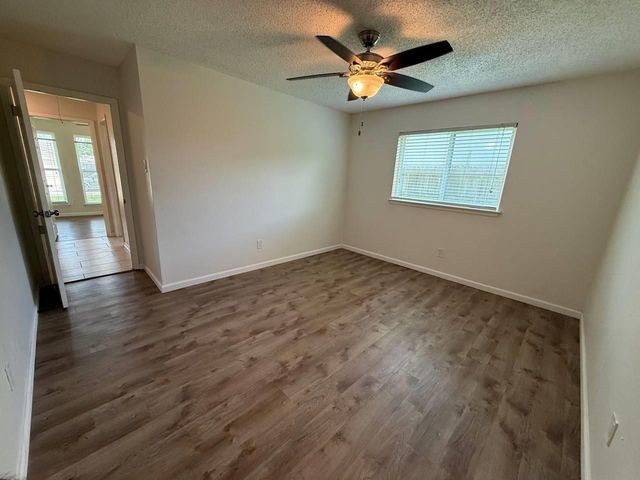 646 Fair Oak Drive, Stafford, TX 77477