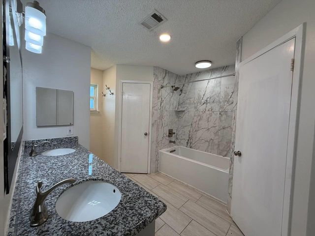 646 Fair Oak Drive, Stafford, TX 77477