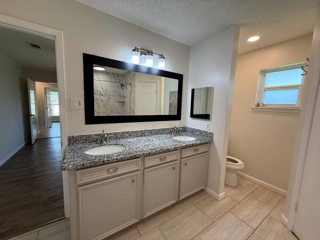 646 Fair Oak Drive, Stafford, TX 77477