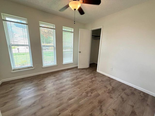 646 Fair Oak Drive, Stafford, TX 77477