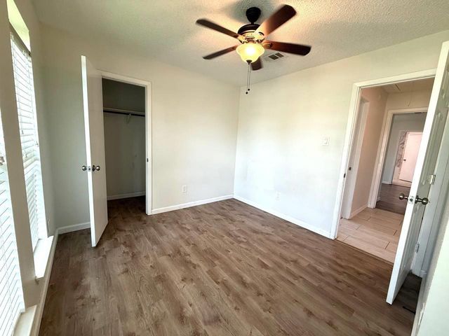 646 Fair Oak Drive, Stafford, TX 77477
