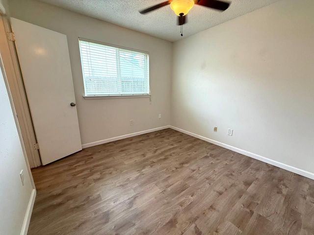 646 Fair Oak Drive, Stafford, TX 77477