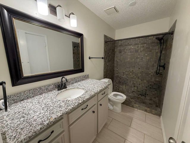 646 Fair Oak Drive, Stafford, TX 77477