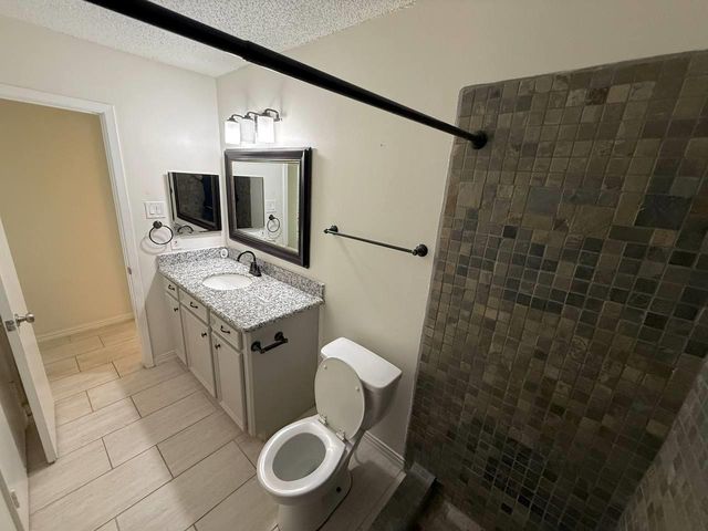 646 Fair Oak Drive, Stafford, TX 77477