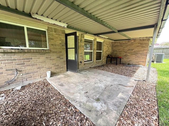 646 Fair Oak Drive, Stafford, TX 77477