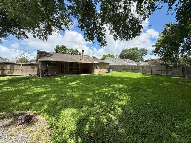 646 Fair Oak Drive, Stafford, TX 77477