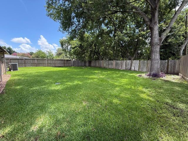 646 Fair Oak Drive, Stafford, TX 77477