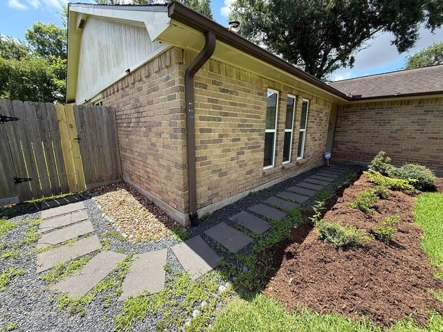 646 Fair Oak Drive, Stafford, TX 77477