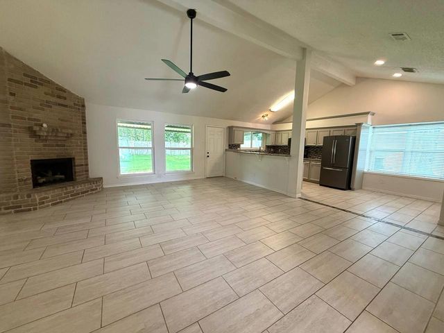 646 Fair Oak Drive, Stafford, TX 77477