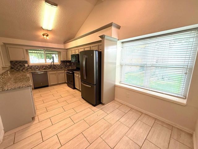 646 Fair Oak Drive, Stafford, TX 77477