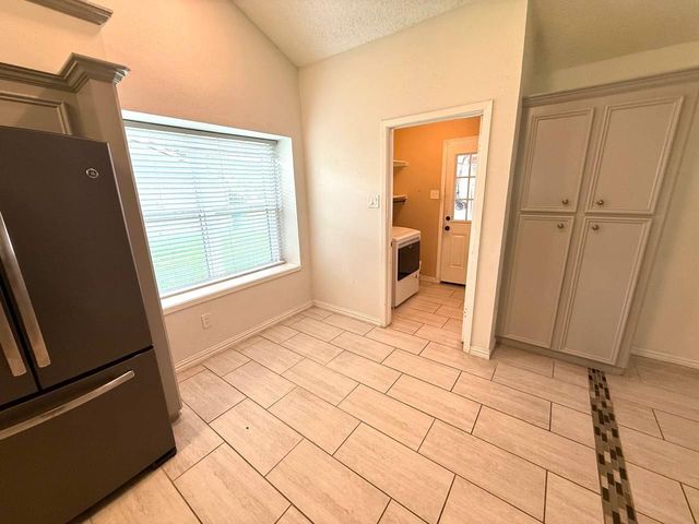 646 Fair Oak Drive, Stafford, TX 77477