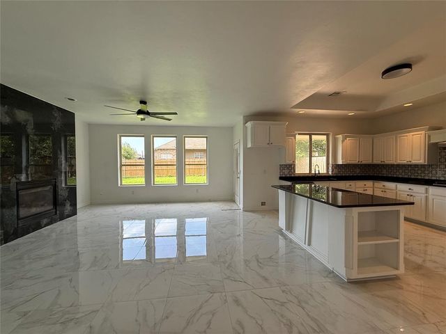 1016 Erinova Drive, Yukon, OK 73099