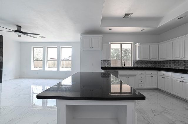 1016 Erinova Drive, Yukon, OK 73099