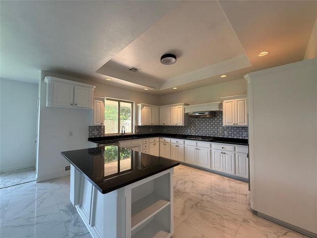 1016 Erinova Drive, Yukon, OK 73099