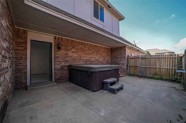 1016 Erinova Drive, Yukon, OK 73099