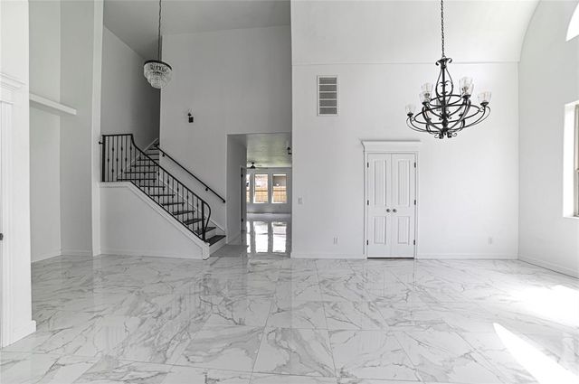 1016 Erinova Drive, Yukon, OK 73099