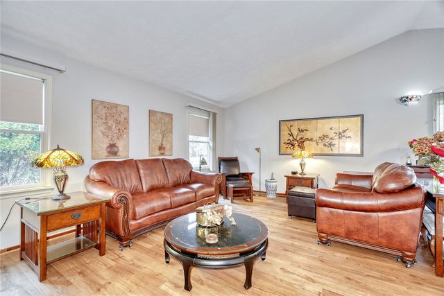 1076 Bright Stream Way, Webster, NY 14580