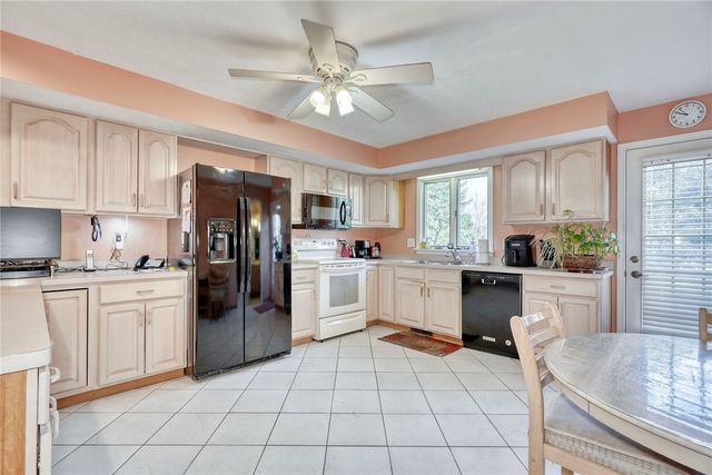 1076 Bright Stream Way, Webster, NY 14580