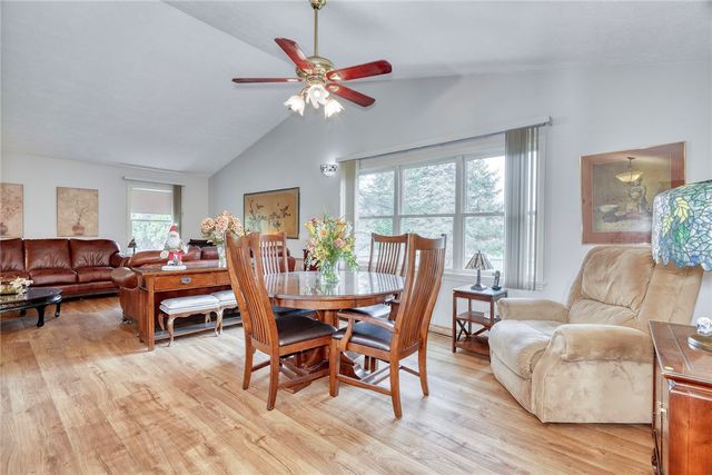 1076 Bright Stream Way, Webster, NY 14580