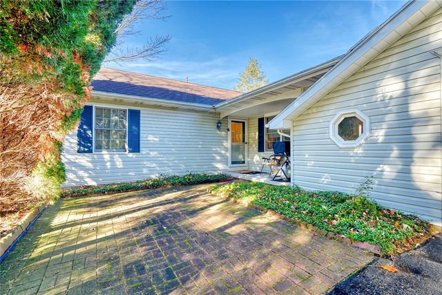 1076 Bright Stream Way, Webster, NY 14580